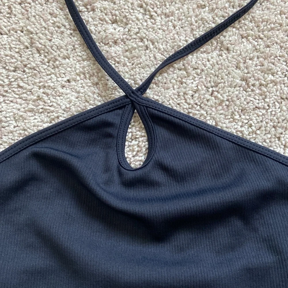 Zara โข Black Keyhole Cropped Halter Top - Picture 2 of 13